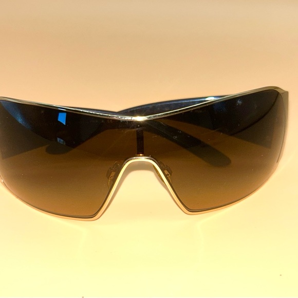 Burberry sunglasses and original case. Model # B3026Q. Great condition. - Picture 4 of 7